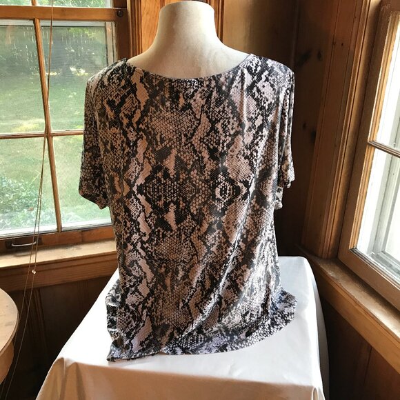 INC INTERNATIONAL CONCEPTS snake print top in size 0X. Grey and black. - Picture 3 of 5